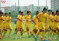 U22 Việt Nam tập hồi phục dưới trời nắng gắt