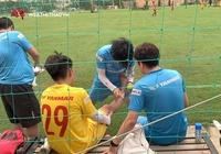 Va chạm với đồng đội, tuyển thủ U22 Việt Nam chấn thương 