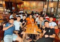 Đình Trọng trấn an NHM, vui vẻ cùng các đồng đội Hà Nội FC