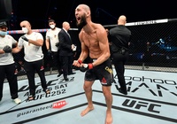 Khamzat Chimaev gọi tên 'con gà' Conor McGregor