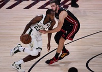 Antetokounmpo rời sân sớm, người hùng Middleton giúp Bucks sống sót