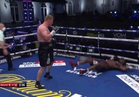 Ngã 3 lần vẫn KO ngược đối thủ, già gân của Boxing thế giới gây sốc