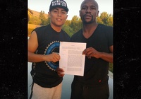 Gà nòi của Floyd Mayweather bị bắn chết