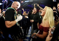 Tyson Fury sợ vợ như thế nào? Có superfight Giáng Sinh cũng không dám nhận