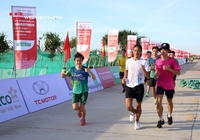 Dàn ứng viên vô địch Tiền Phong Marathon “cày nát” đường tập đảo Lý Sơn