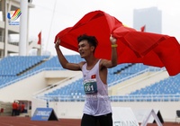 Đánh bại ĐKVĐ, Hoàng Nguyên Thanh lần đầu giành HCV marathon nam lịch sử tại SEA Games 31
