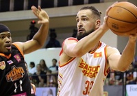 Mono Vampire 83-98 Saigon Heat: Khi Kyle Barone hóa thân thành máy ném 3 điểm