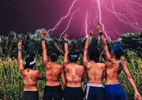 Giữa cái nắng đổ lửa Tết Kỷ Hợi, nhóm runner cởi phăng áo ‘heat training’ luyện Tiền Phong Marathon