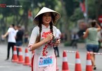 Chùm ảnh: Những bóng hồng xinh đẹp trên đường chạy Hanoi Kilo Run 2019