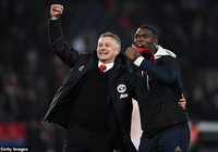 Gary Neville tiết lộ bí mật của các cầu thủ MU trong phòng thay đồ sau khi hạ PSG