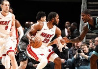 Hiệu quả trong rebound, Miami Heat thiêu rụi "Ong bắp cày" trên sân khách