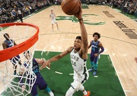 Quyết không thả cho Hornets tranh suất playoffs, Bucks củng cố ngôi đầu