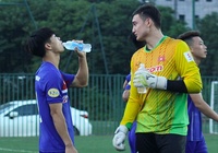 Văn Lâm ra dáng "anh trai Quốc dân", thể hiện tình cảm ngọt lịm với em trai Công Phượng
