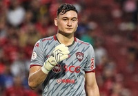 “Gánh” cho hàng thủ Muangthong Utd nhưng Văn Lâm lại nhận điểm gần bét bảng 