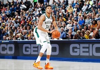 Làm thế nào HLV Bucks đã nâng cấp thành công Giannis Antetokounmpo mùa này?
