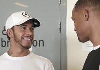 Ngôi sao điện ảnh Will Smith học đua xe với nhà vô địch F1 Lewis Hamilton