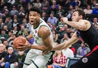 Bùng nổ với 34 điểm, "Á Thần" Giannis Antetokounmpo vẫn chưa vượt qua được chấn thương