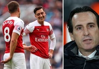 HLV Emery phản ứng khó tin trước phong độ thăng hoa của Mesut Ozil
