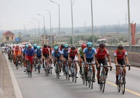 Các tay đua vượt nắng gió, chinh phục gần 200 km tại chặng 2 Cúp Truyền hình 2019