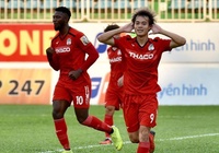 Văn Toàn trong lần "hiếm hoi" ở V-League năm nay