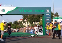 TRỰC TIẾP Mekong Delta Marathon 2019: Lê Tấn Hi kiệt sức rút đích, vô địch 42km ấn tượng