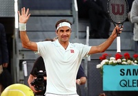 Roger Federer trở lại sân đất nện hoàn hảo trước mắt các siêu sao