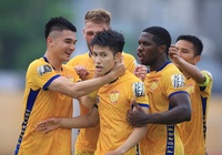 Tiền vệ trẻ Thanh Hóa nhận quà đặc biệt sau bàn thắng đẹp mắt ở vòng 9 V.League