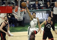 Nghiền nát đối thủ ở Game 2, cặp đấu Bucks và Raptors ngày càng không cân sức