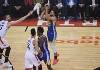 Bí mật về thói quen ném phạt giúp Stephen Curry trở thành tay ném siêu hạng