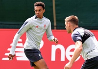 Sao trẻ Liverpool tập luyện trước trận chung kết Cúp C1 với mẫu giày Under Armour mới