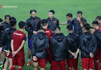 Chùm ảnh: U23 Việt Nam đội mưa "luyện công" ngay ngày đầu tập trung