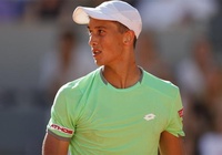 Antoine Hoang chia tay Roland Garros sau derby với Gaël Monfils