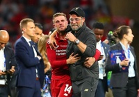 Xúc động với khoảnh khắc ăn mừng và lời chia sẻ của HLV Klopp cùng đội trưởng Henderson sau khi lên ngôi vương