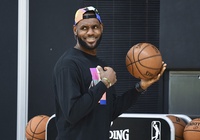 Vì sao LeBron James luôn yêu cầu phải có đèn cầy trong phòng khách sạn mỗi khi đi đấu sân khách?