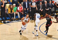 Ghi 47 điểm, Stephen Curry đã cố hết sức rồi nhưng cuộc sống mà