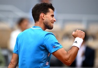 Dominic Thiem vượt mưa hạ Djokovic để đương đầu với Rafael Nadal