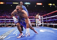 Cộng đồng mạng nói gì khi Keith Thurman bị "ông lão 40 tuổi" Manny Pacquiao vượt mặt?