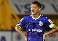 Anh Đức động viên Tấn Trường sau sai lầm ở chung kết AFC Cup 2019