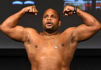 Cựu vô địch MMA 2 hạng cân Daniel Cormier là ai?