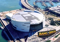 Hãng phim người lớn được đặt cho tên sân của Miami Heat?