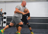 Cain Velasquez muốn đấu đô vật với The Rock