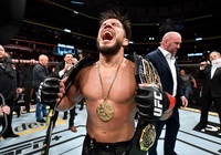 Nhà vô địch kép hai hạng cân Flyweight Bantamweight Henry Cejudo là ai?