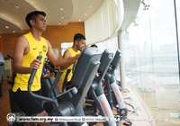 ĐT Malaysia tập tại khách sạn trong ngày Hà Nội đổ mưa