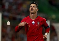 Ronaldo thăng hoa, Bồ Đào Nha dễ dàng giành chiến thắng