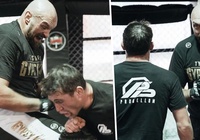 Full clip Tyson Fury tập đấm, đá, chỏ, gối và chống vật