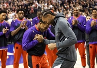 Trở về Toronto, Kawhi Leonard "gửi tặng" thất bại cho đội bóng cũ