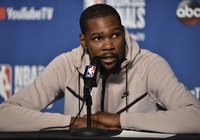 Ký giả của một tờ báo nối tiếng phải xin lỗi Kevin Durant về bài viết khi xưa?