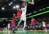 Tân binh Tacko Fall ra sân, Boston Celtics thắng nhẹ nhàng trước Detroit Pistons
