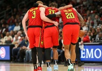 Hết Luka Doncic giờ tới Trae Young phải nghỉ thi đấu vì chấn thương cổ chân