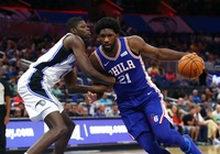Bất lực ở tình huống sau cùng, Joel Embiid nhìn đội nhà thất bại trước Magic